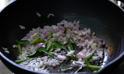 onion and curry leaves